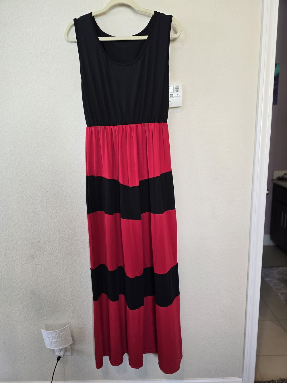 NWOT Sleeveless Black and Red Stripe Stretch Material Maxi Dress Sz 2XL